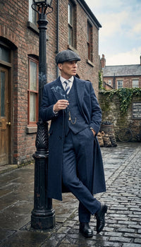 Men’s Navy Blue Herringbone Tweed 1920s 3 Piece Suit with Overcoat – Vintage Peaky Blinder Style Formal Suit Set with Blazer, Waistcoat + Overcoat + Hat