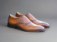 Slip-on Loafer with medallion Carrucci