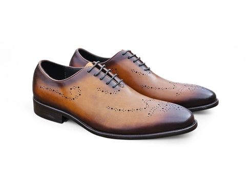 Whole Cut Oxford with Medallions Carrucci