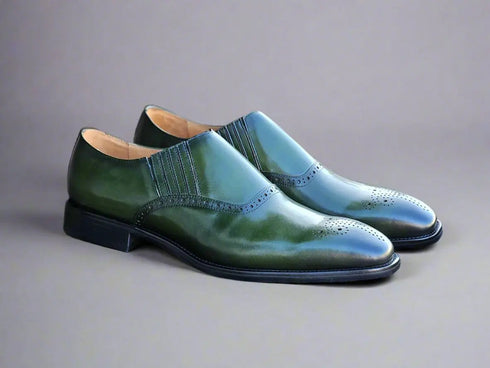 Slip-on Loafer with medallion Carrucci