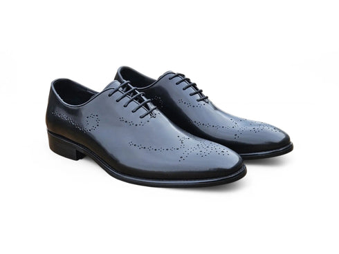 Whole Cut Oxford with Medallions Carrucci