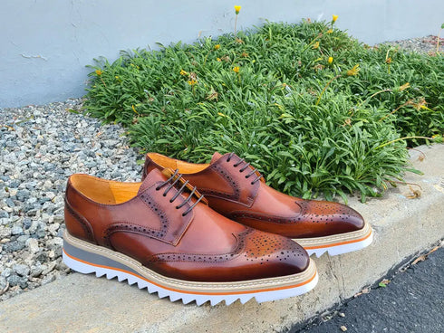 Wing-tip Blucher style Oxford with ligtweight sole Carrucci