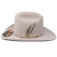Texana Carin Leon Oficial Color Beige con Pluma de Plata